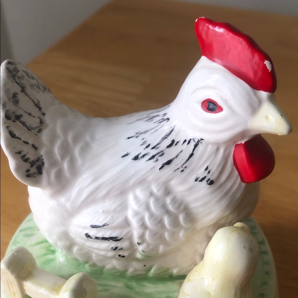 Ceramic rare VTG Hen and Chick Figurine - White with Red Accents - Picture 4 of 7